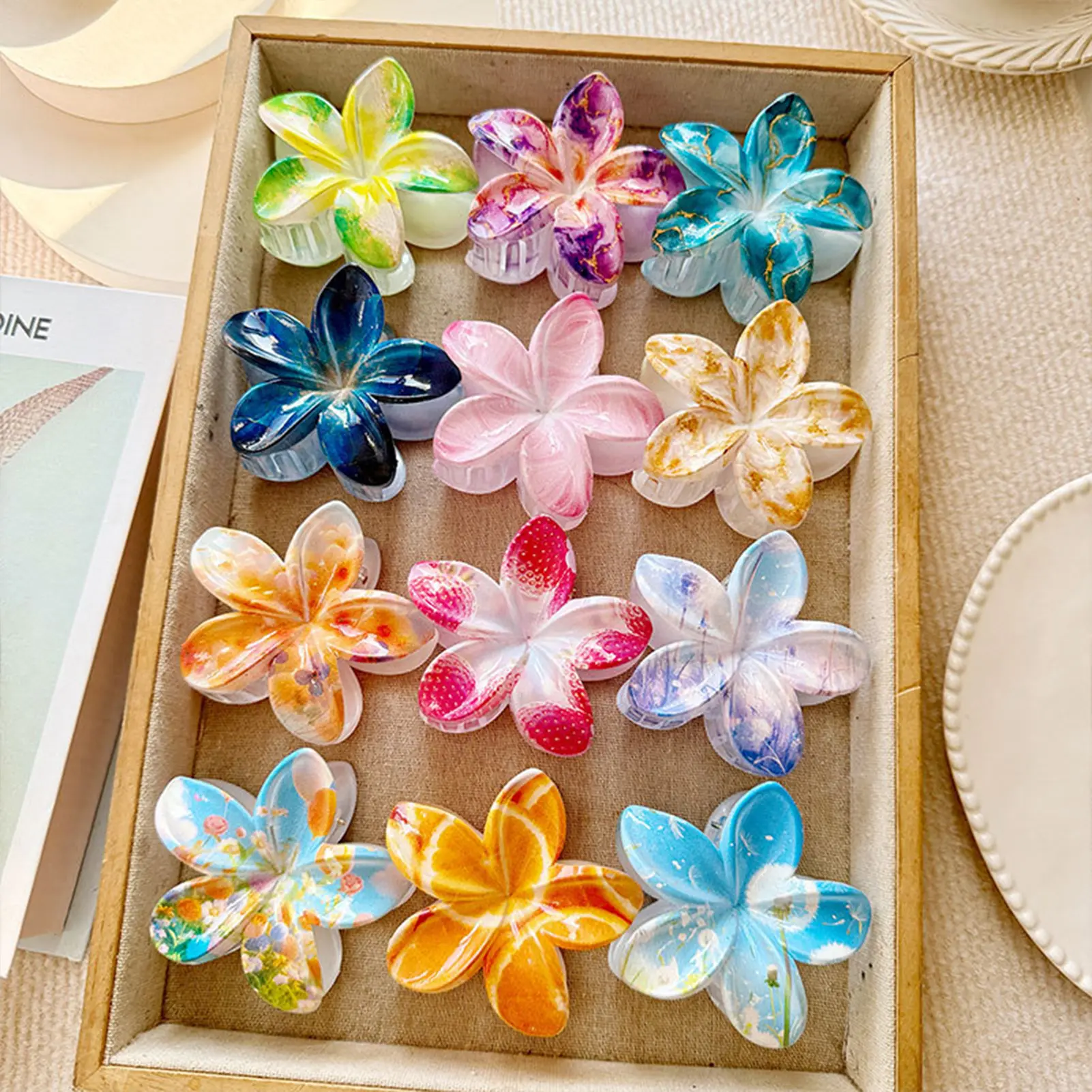 8cm Hawaii Flower Hair Claws For Women Fashionable Frangipani Shark Gripper Clip Bright Flower Hairpin Girls Hair Accessories
