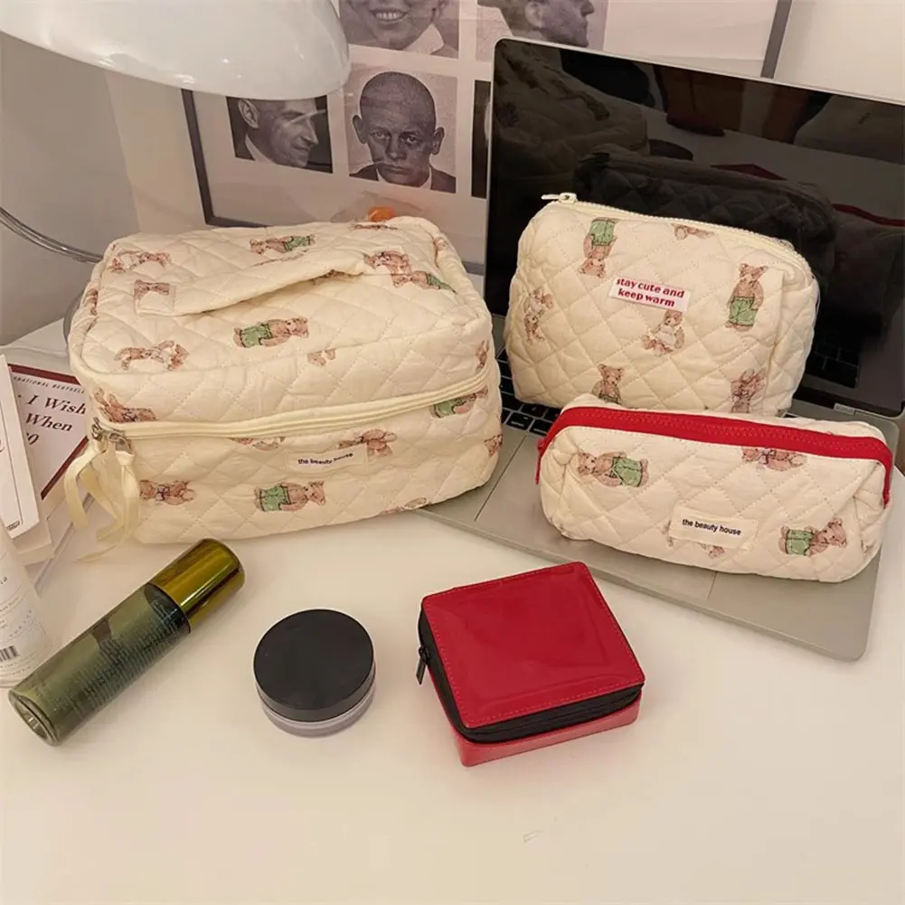 Women Quilted Makeup Bag Large Capacity Padded Cosmetic Organizer Bag Zipper Closure Girls Daily Cosmetic Bag