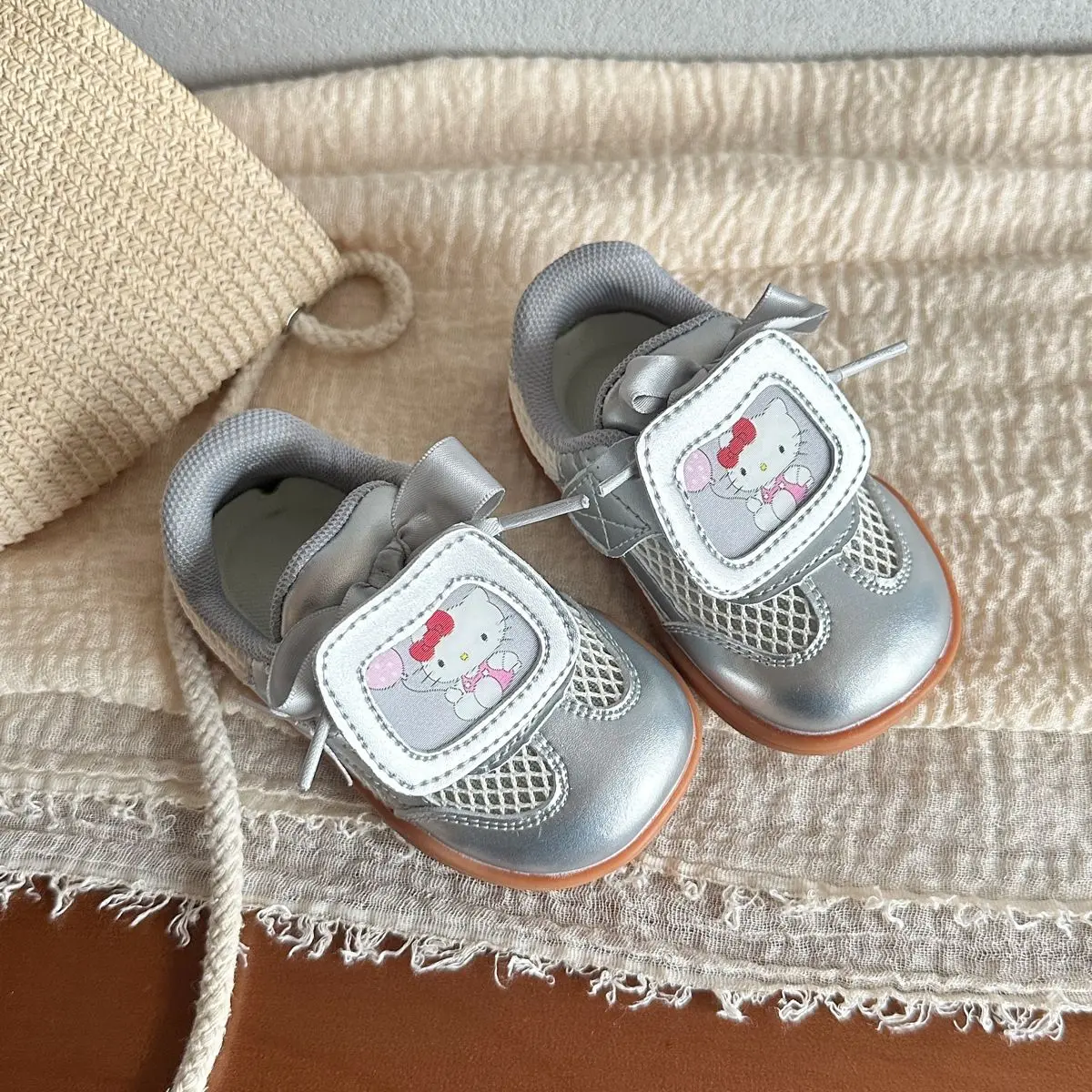 Children's Moral Training Shoes Girl Boy Hello Kitty Shoes Breathable Mesh Surface Sneakers Soft Sole Casual Board Shoes Gift