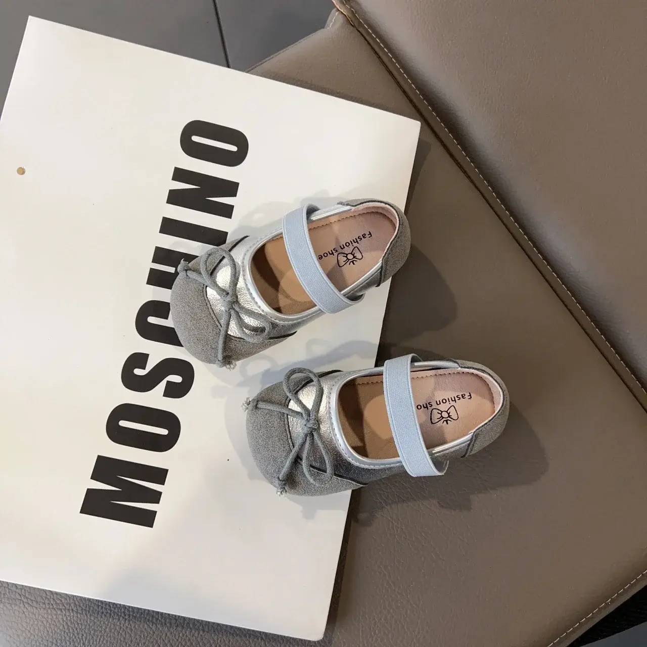 Girls Flat Shoes Round Toes Simple Bows Kids Leather Shoes MaryJanes Slip-on 2025 New Fashion Children Dance Shoes Soft Sole