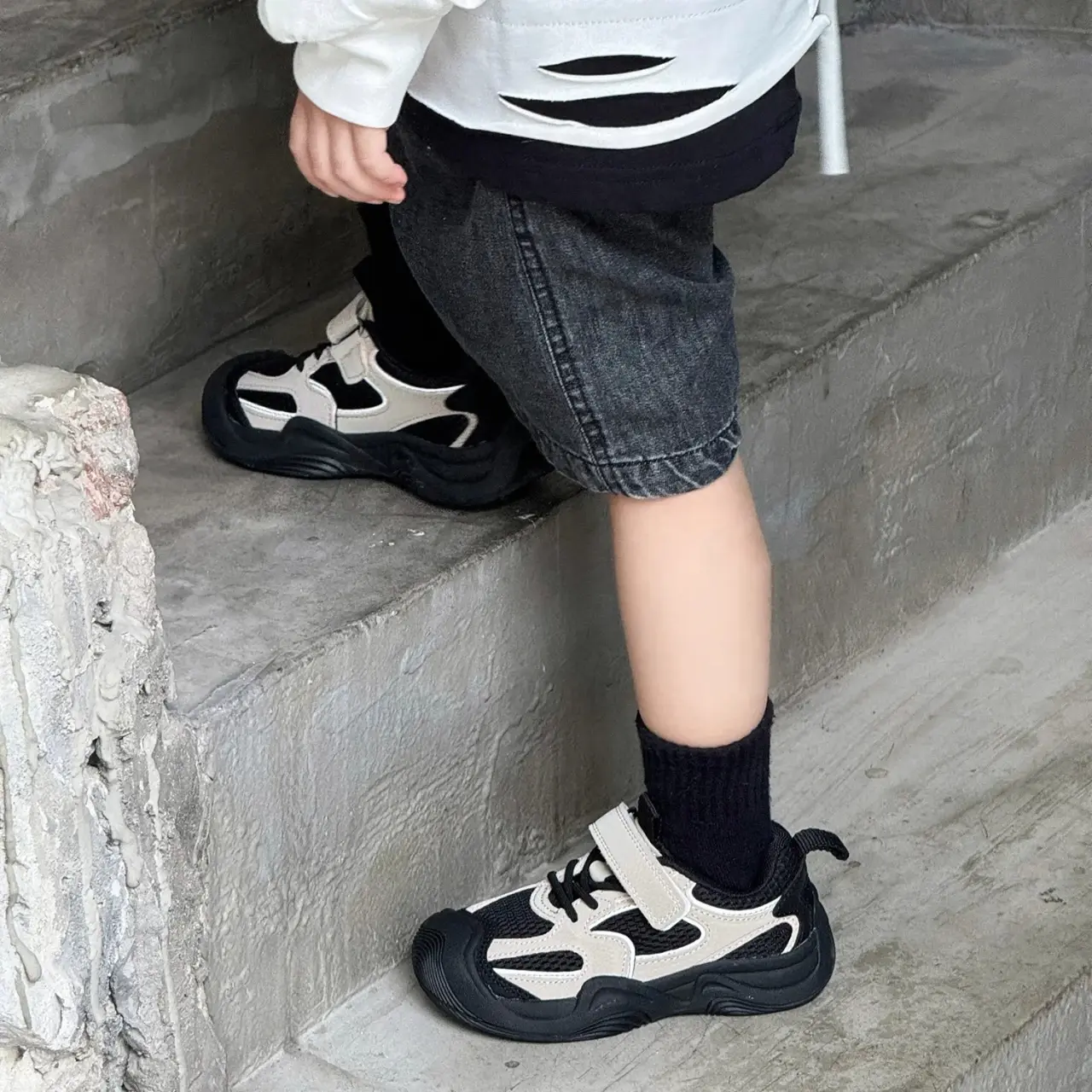 Students Running Shoes Toes Capped Non-slip Kids Sports Shoes Mesh Breathable 2025 Brand New Children Sneakers Comfortable