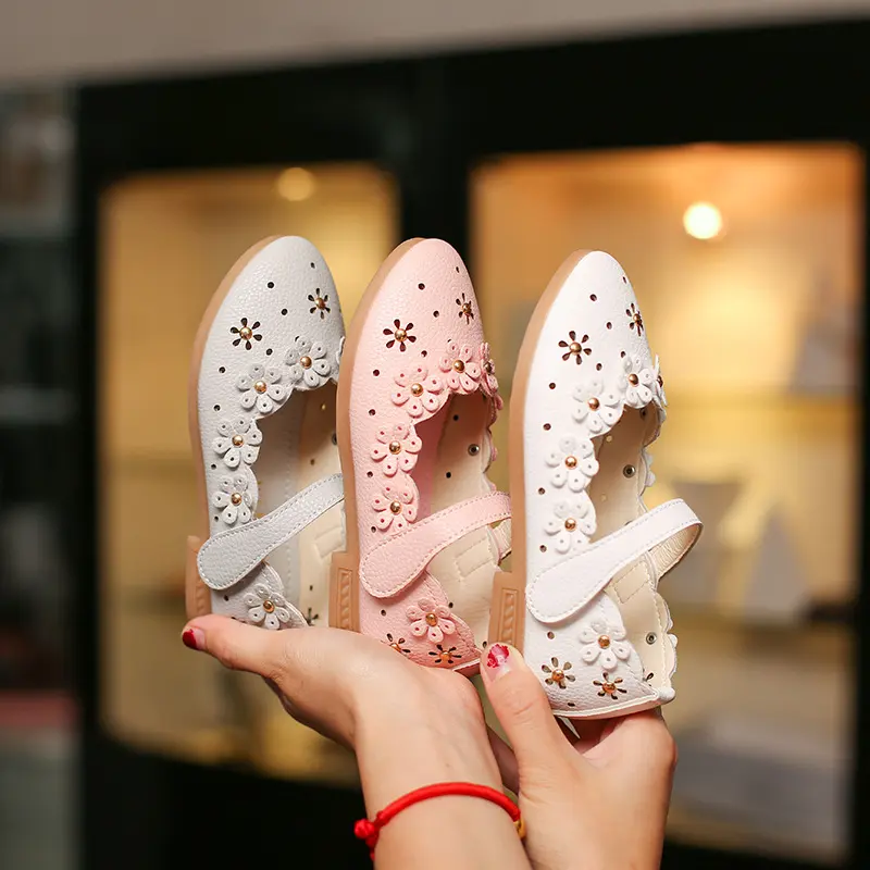 Girls Leather Shoes Princess Children's Flats Cut-outs with Flowers Sweet Soft 2024 Spring Summer Kids Dress Shoes for Wedding