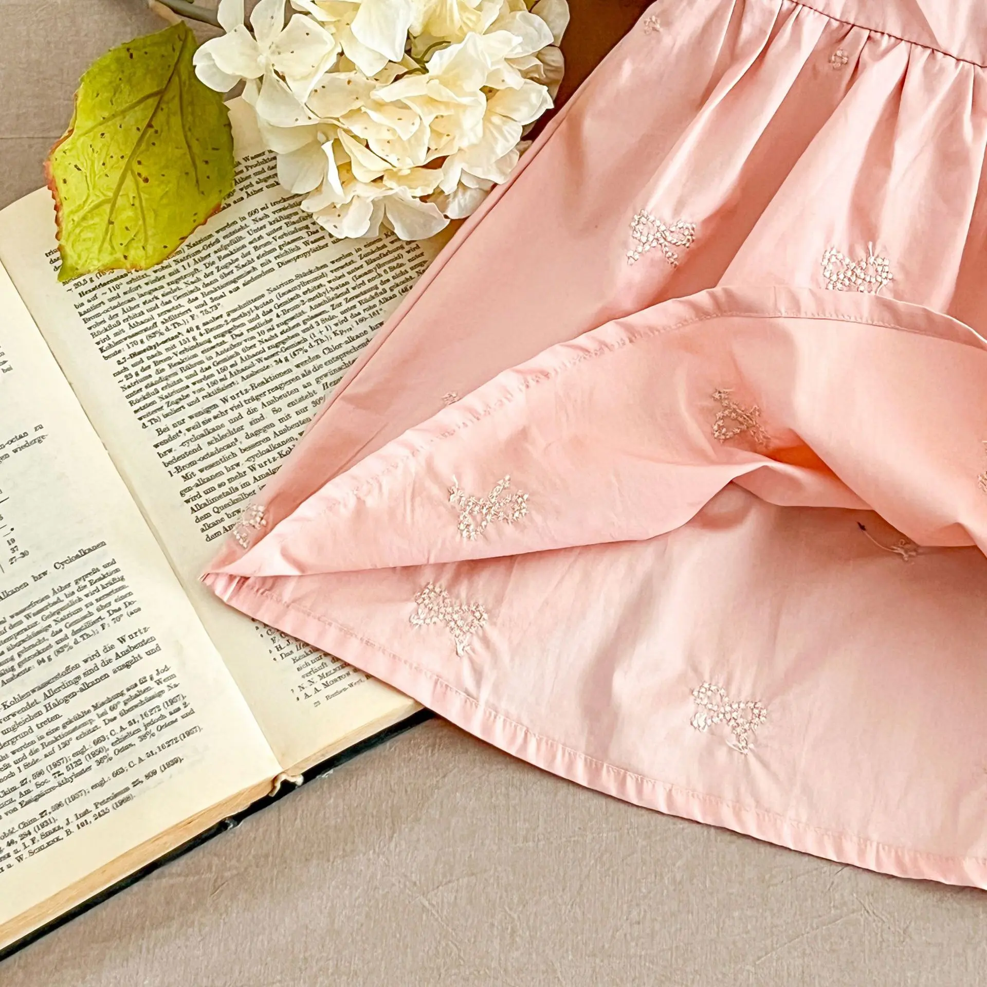 Summer Girls Casual Dress Korean Fashion Dress Girls Party Embroidered Bow Costumes Kids Pink Lace Puff Sleeve Princess Dresses