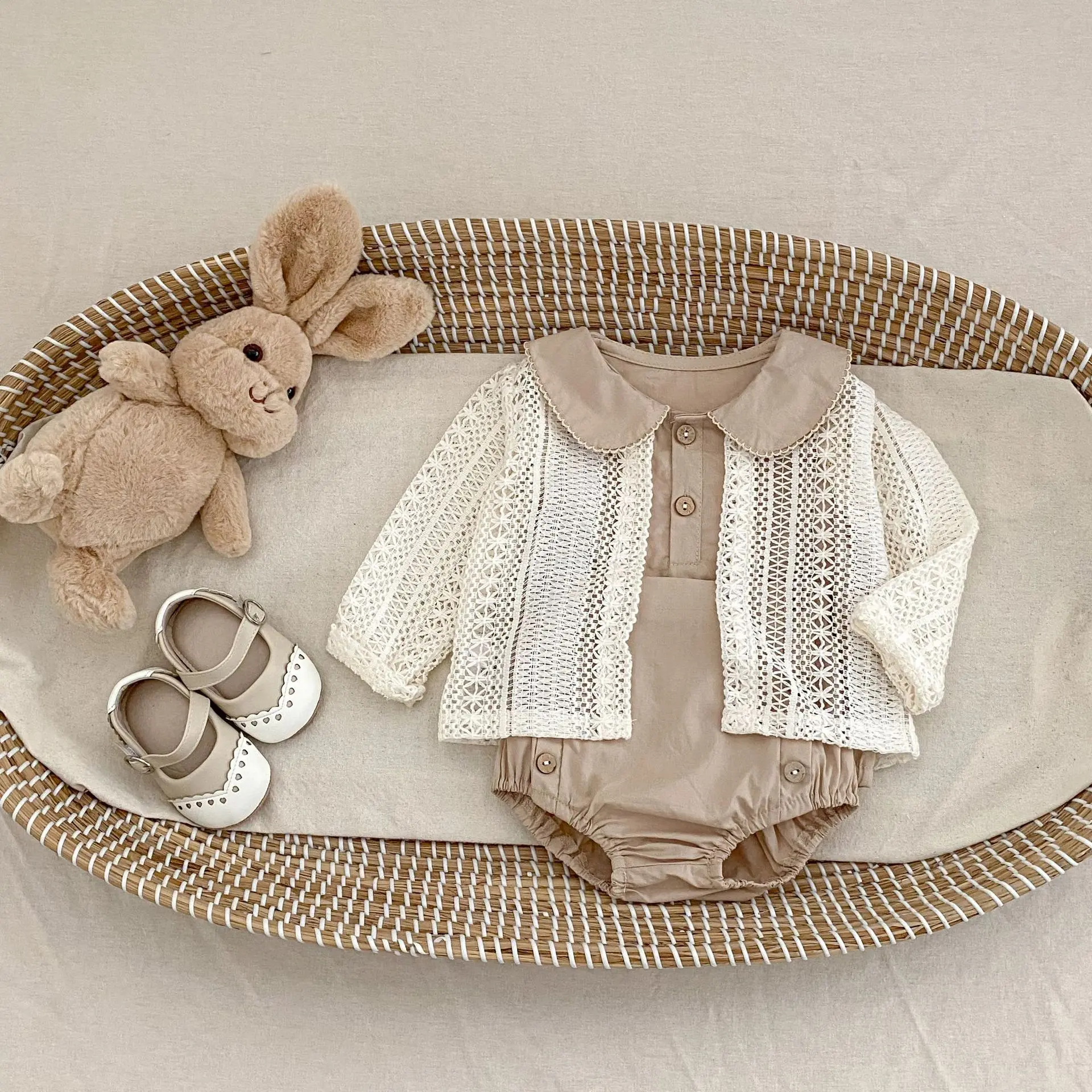 Summer new 0-3 year old baby clothing, fashionable baby girl set, exquisite doll collar top+triangular shorts