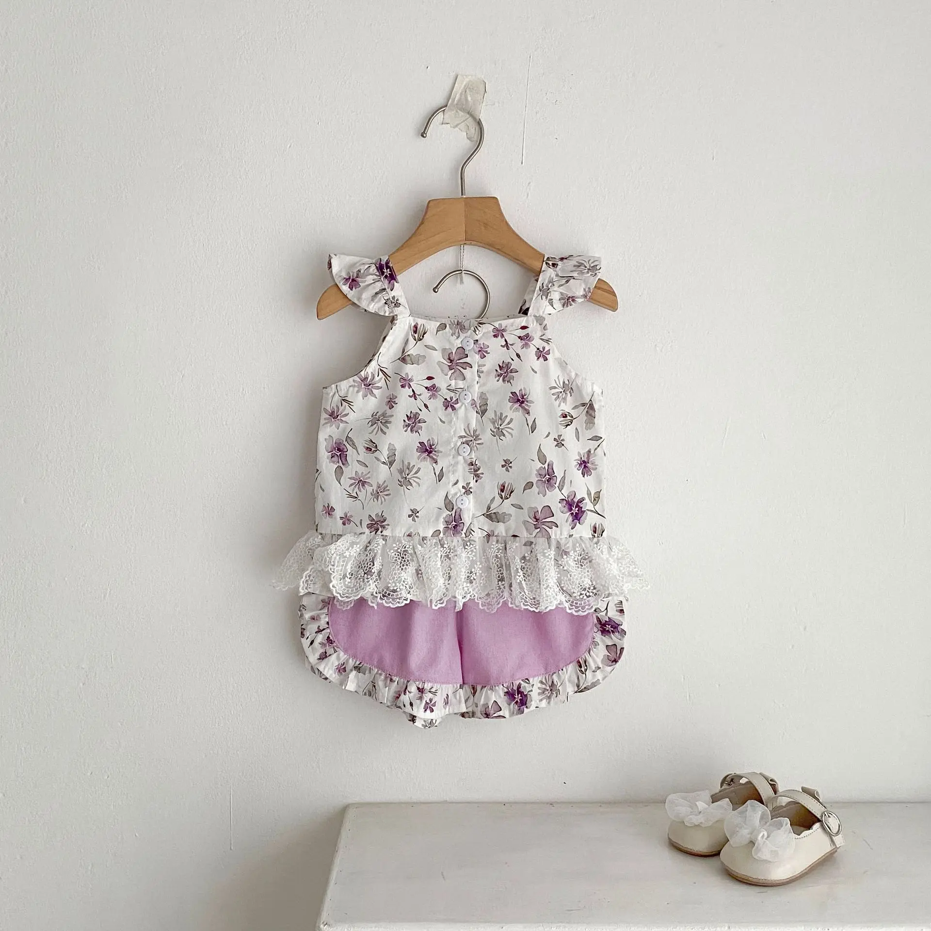 Summer new baby clothes for 0-3 years old, fashionable baby girl suit, two-piece set of floral camisole + shorts