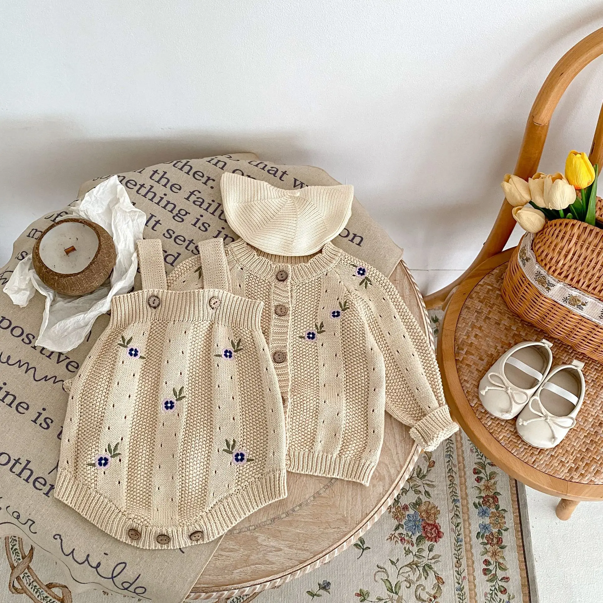 Autumn new 0-3 year old baby clothing, cute baby girl embroidered hollow apricot knit triangle jumpsuit