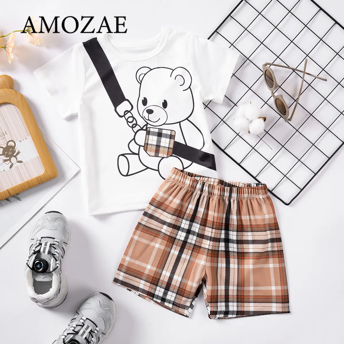 Hot Boys and Children 2-piece Set Casual Bear Print T-shirt and Plaid Shorts Summer Set Comfortable Breathable New Style