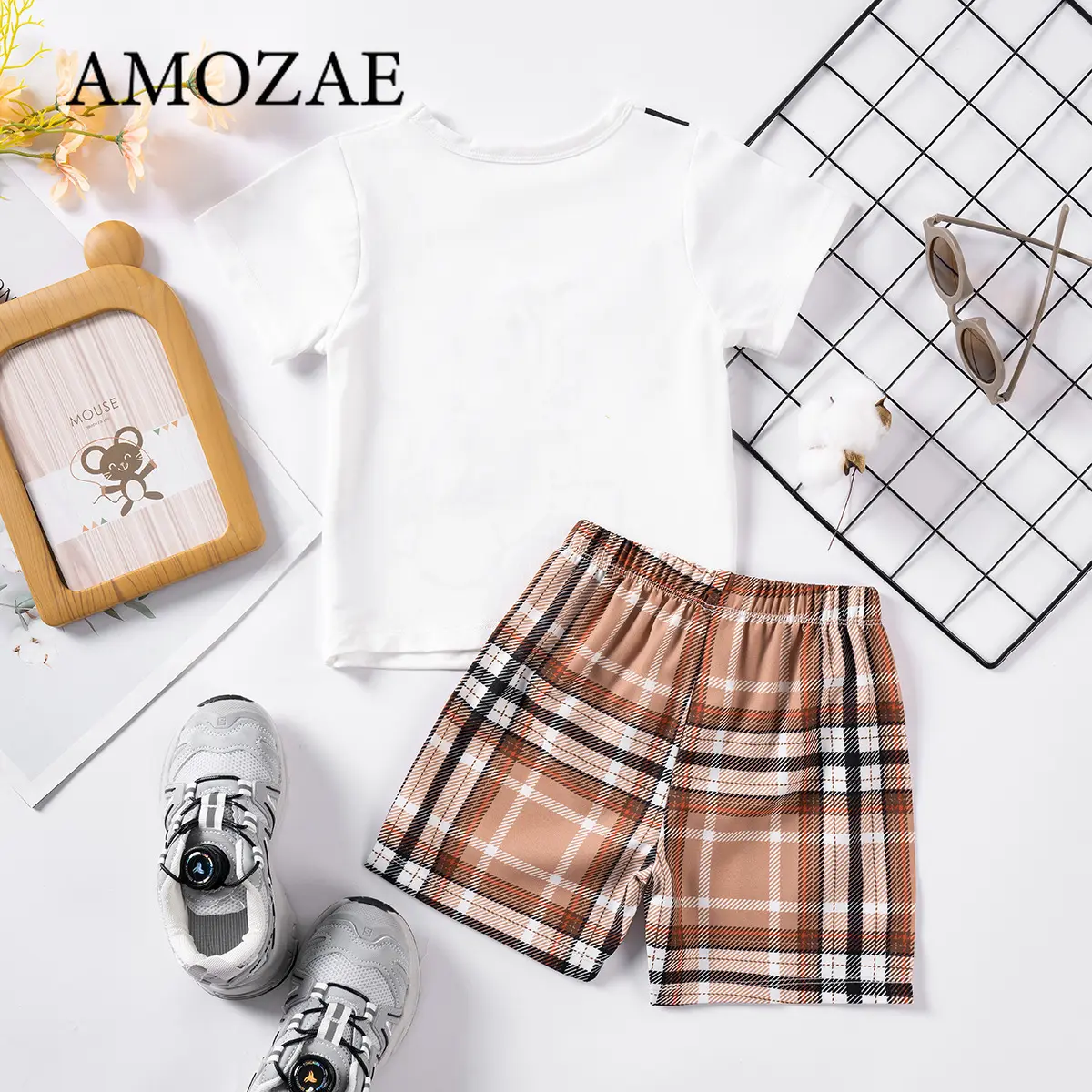 Hot Boys and Children 2-piece Set Casual Bear Print T-shirt and Plaid Shorts Summer Set Comfortable Breathable New Style