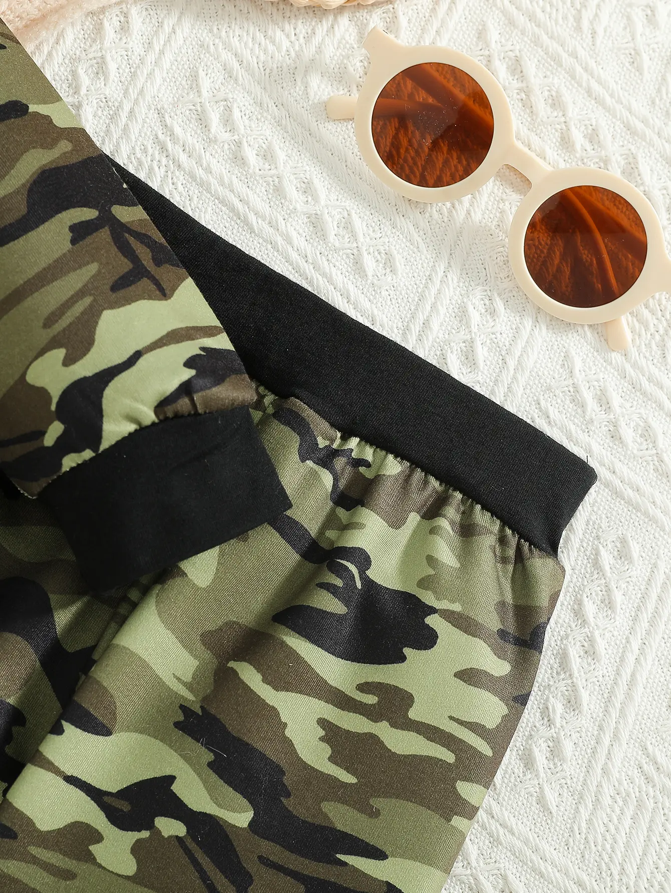 Baby boy autumn and winter trendy cool camouflage print contrasting splicing dinosaur print hoodie set