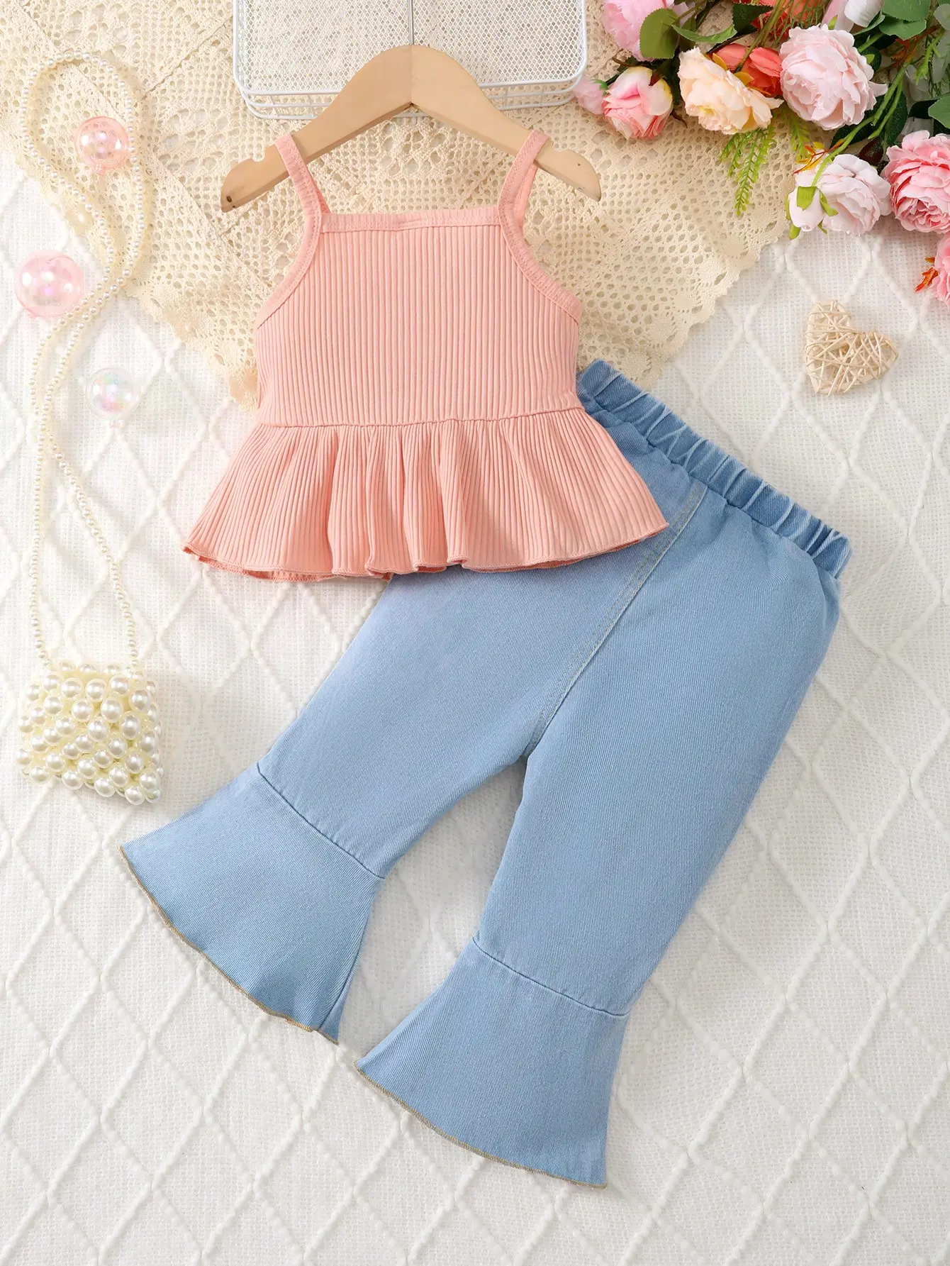 Newborn Baby Girls' Solid Color Simple Camisole Top With Bowknot & Heart Embroidery And Flared Pants Set, 2pcs