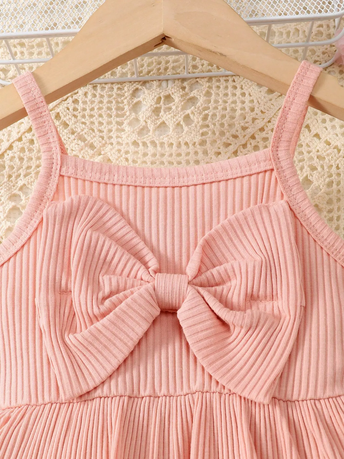 Newborn Baby Girls' Solid Color Simple Camisole Top With Bowknot & Heart Embroidery And Flared Pants Set, 2pcs