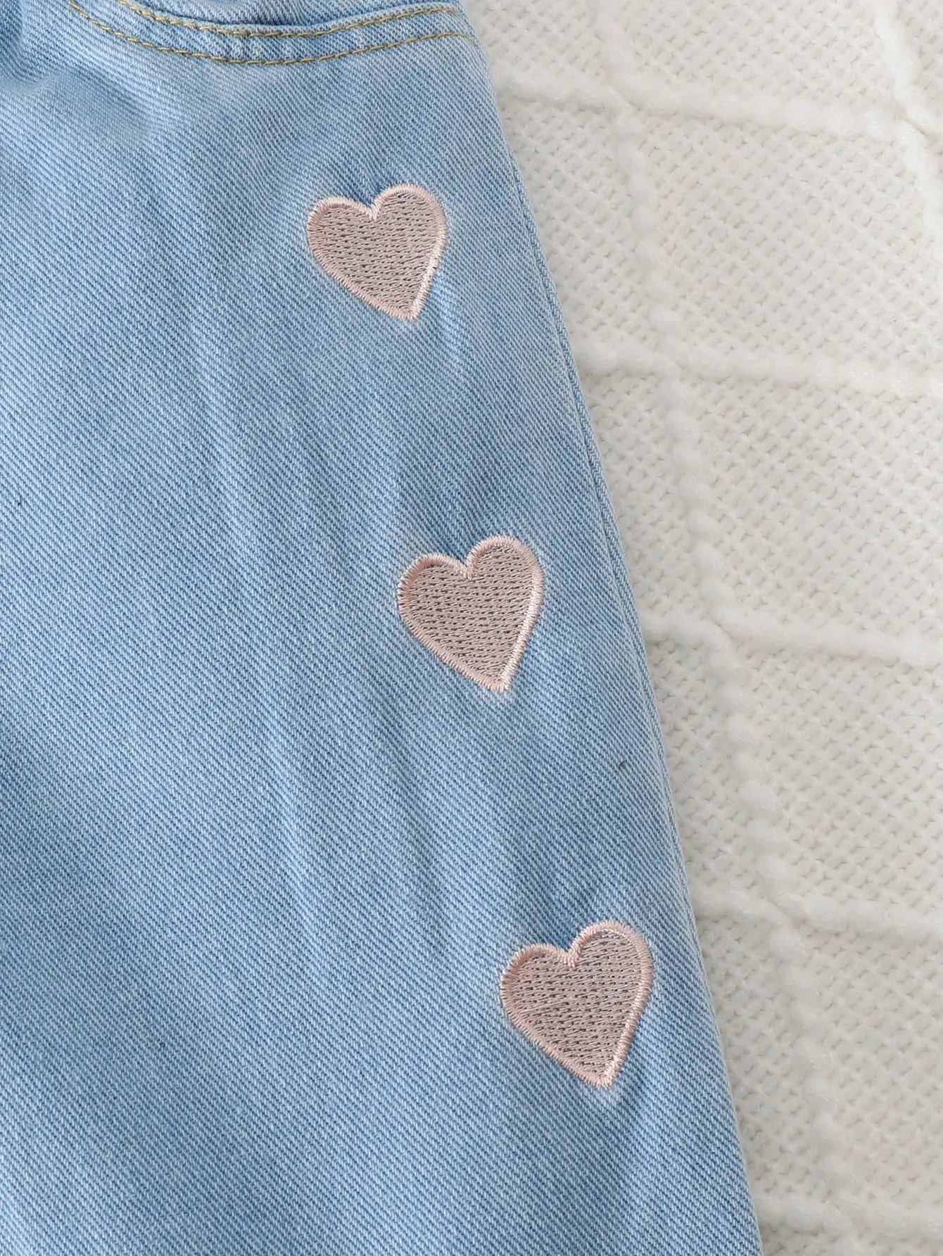 Newborn Baby Girls' Solid Color Simple Camisole Top With Bowknot & Heart Embroidery And Flared Pants Set, 2pcs