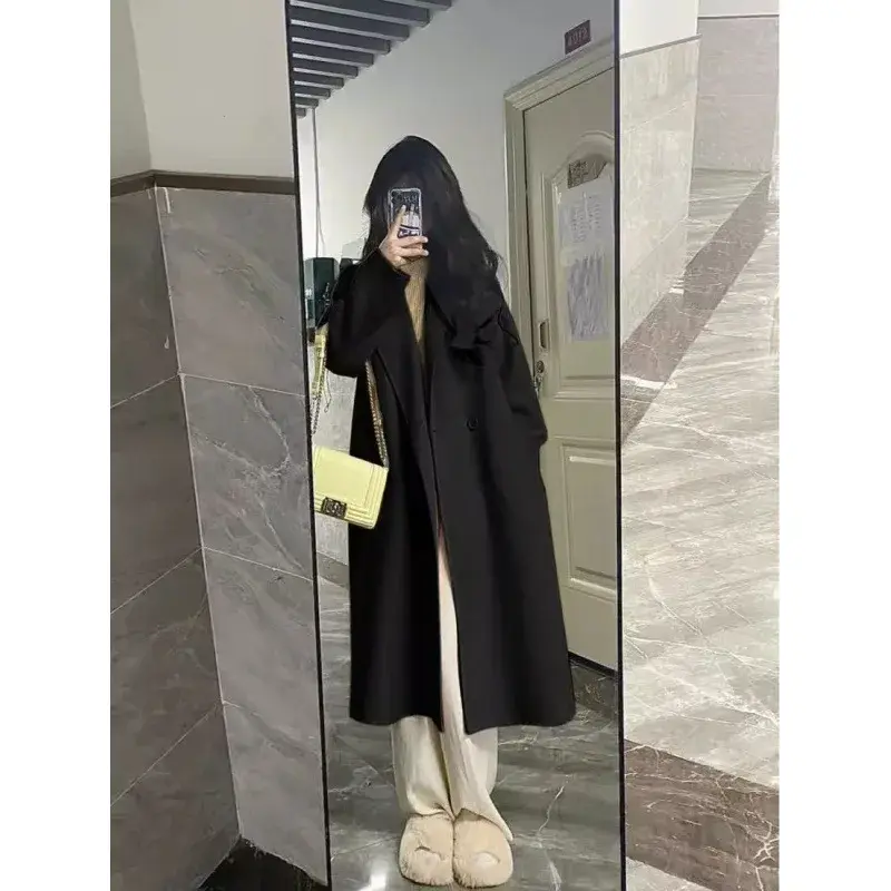 White Woolen Jacket For Women 2024 New Style Petite Korean Version Overcoat Explosion Model V-Neck Regular Type China Origin