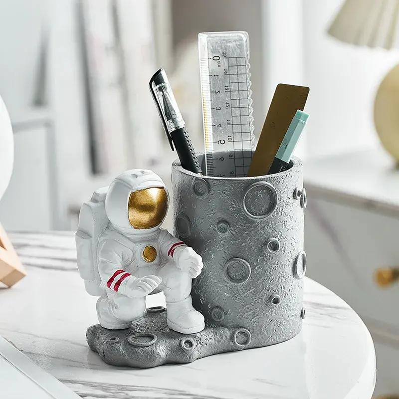 Modern Simple Astronaut Pen Holder Creative Desktop Decoration Teacher's Day Gift Birthday Gift For Men Resin Office Supplies