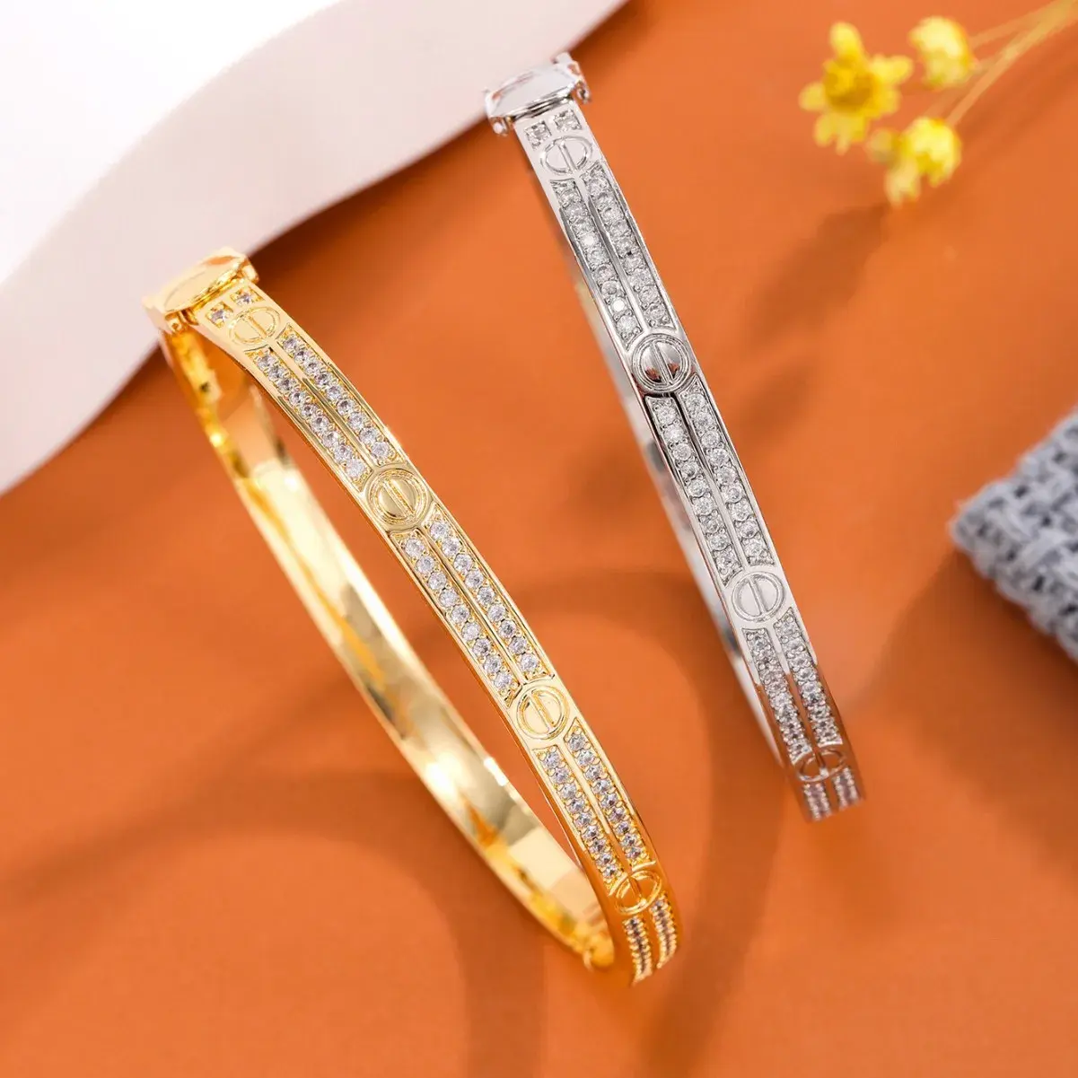 High-End FeelElegant Double Row Embellished Star Dazzling Hand Bracelet Light Luxury Openable Fashionable Jewelry