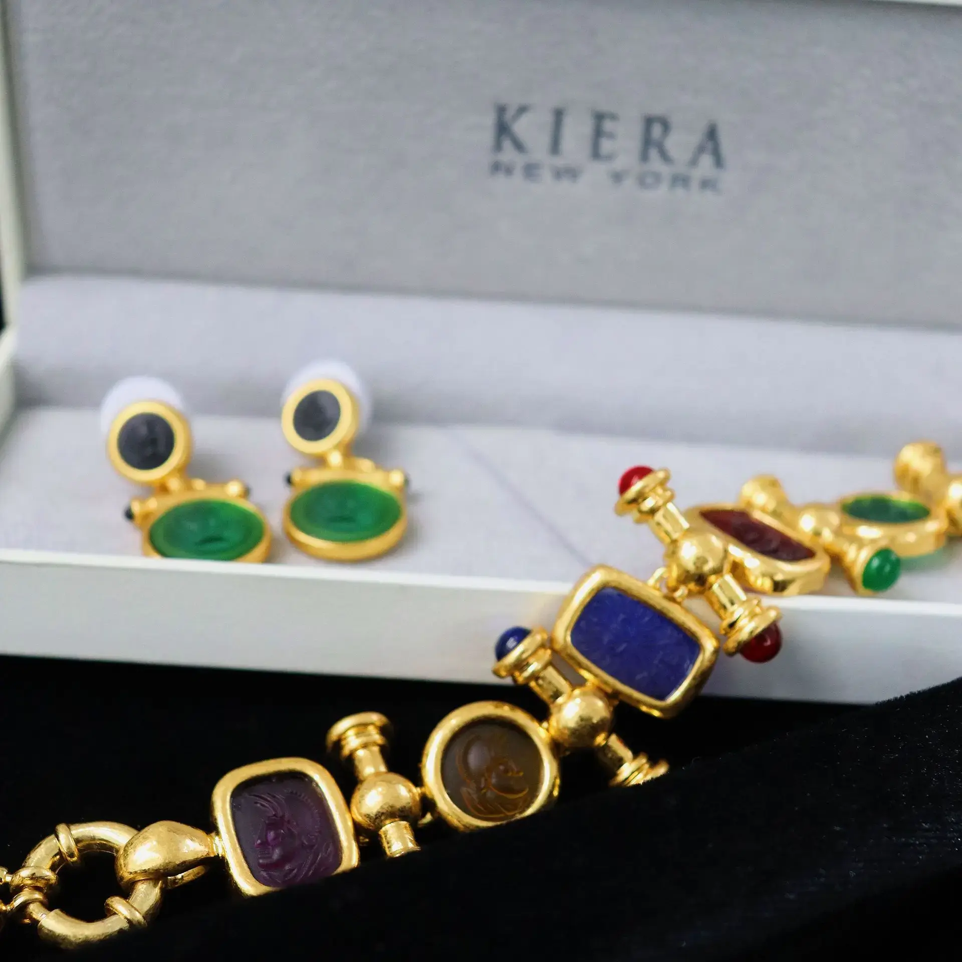 VintageVintage Jewelry Craftsmanship Ring Stylish Camellia Quartz Bracelet Wholesale Fine Jewelry Piece Vintage Artistry