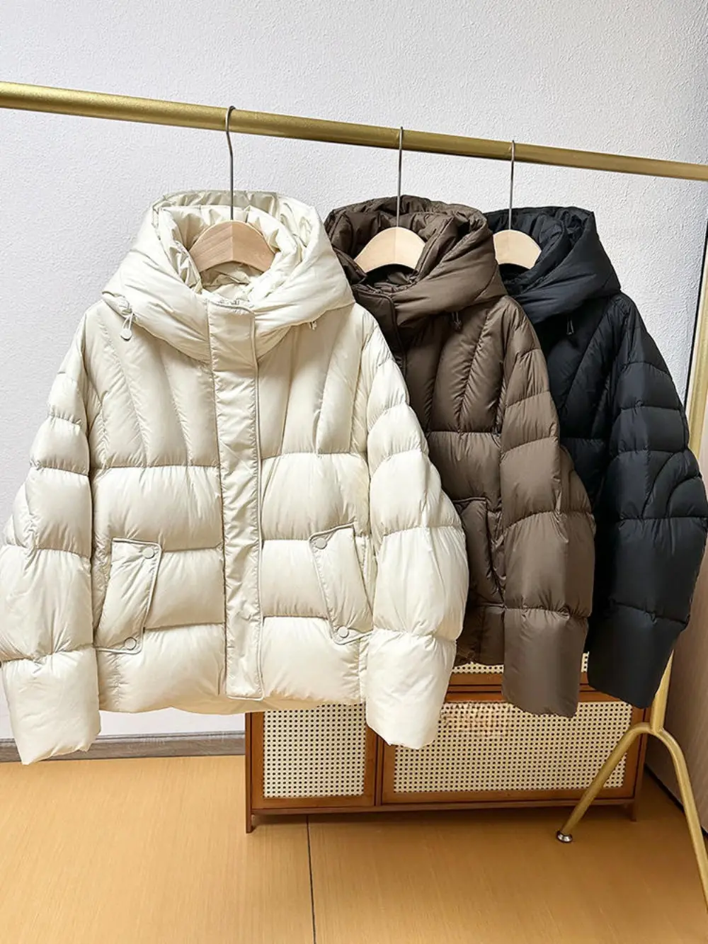 2024 New Ultra Light Warm Hooded Bread Puffer Down Jacket Women Thick Warm Parkas Loose White Duck Down Feather Coat