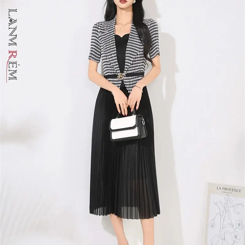 LANMREM Black And White Striped Pleated 2025 Chic New Women's Dress Suit Collar Patchwork Design Waist Slimming Clothing 2DB4251