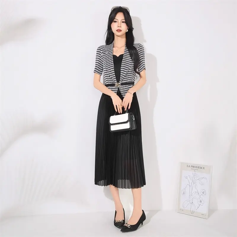 LANMREM Black And White Striped Pleated 2025 Chic New Women's Dress Suit Collar Patchwork Design Waist Slimming Clothing 2DB4251