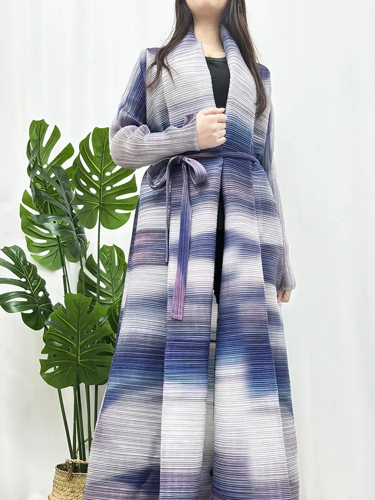 LANMREM Pleated Robe For Women High End Fashion Versatile Lightweight Windbreaker Coat Cloak Gradient Cardigan Long Coat 2DB3505