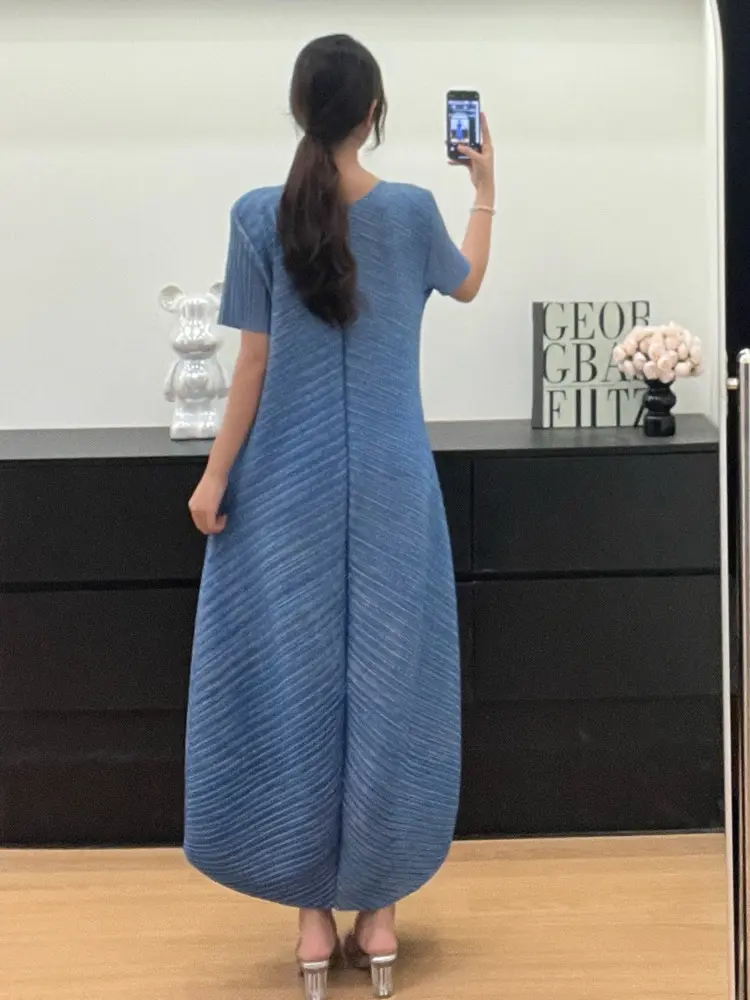 LANMREM Temperament Short Sleeve Pleated Women's Dress 2025 New Summer V Collar Short Sleeve Elastic Loose Chic Dresses 2DB3573