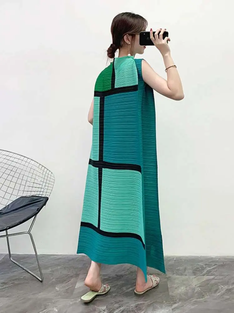 LANMREM Color Block Patchwork Pleated Dresses Famale 2025 Summer Loose Sleeveless Stand Collar Long Dress Women YJ237