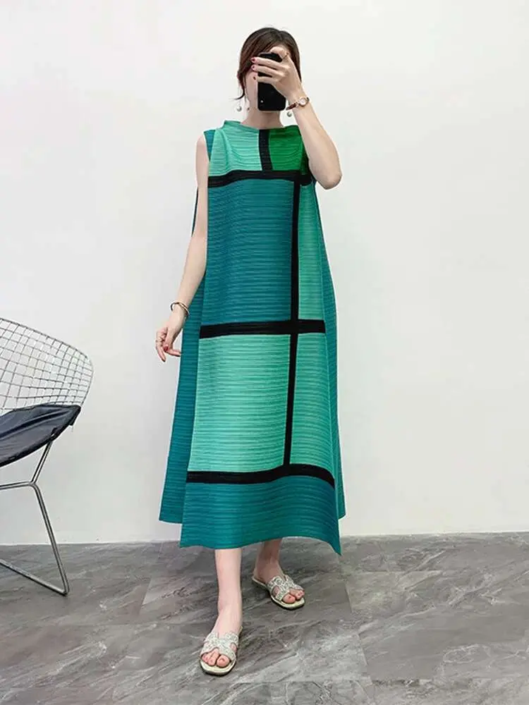 LANMREM Color Block Patchwork Pleated Dresses Famale 2025 Summer Loose Sleeveless Stand Collar Long Dress Women YJ237