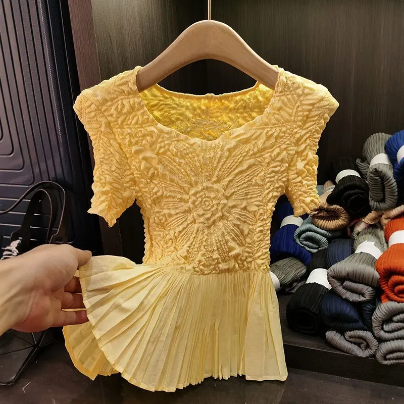 LANMREM Niche Beige Relief Pleated Round Neck Top For Women Summer 2025 New Versatile Short Sleeve Slim Spliced T-shirt 2DB3217