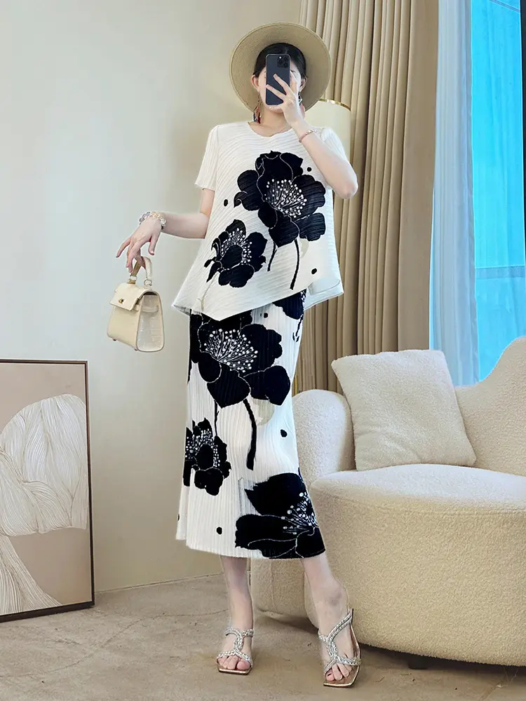 LANMREM Loose Niche Design Black Floral Printting Women's Pleated Two Pieces Set Short Sleeve T-shirt And Straight Skirt 2DB3547
