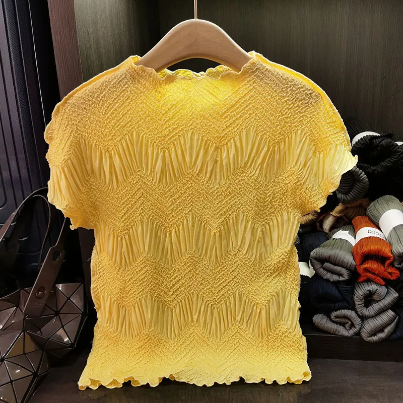LANMREM Minimalist Design Light Green Comfortable Slim Pleated T-shirt For Women Summer 2025 New Round Neck Pullover Top 2DB3295