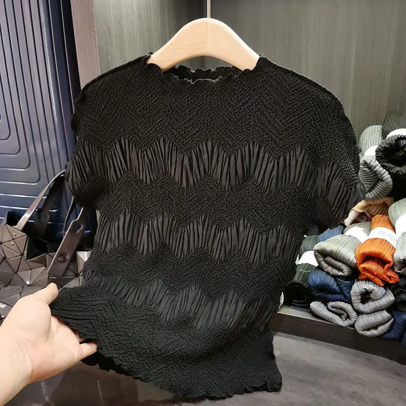 LANMREM Minimalist Design Light Green Comfortable Slim Pleated T-shirt For Women Summer 2025 New Round Neck Pullover Top 2DB3295