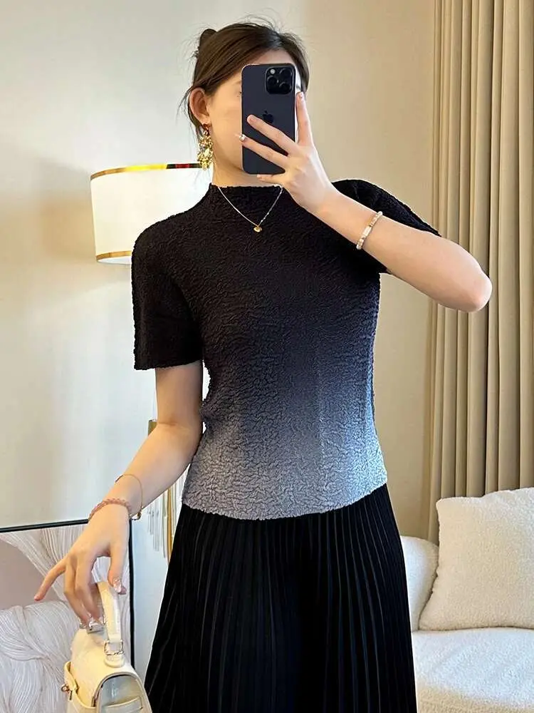 LANMREM Women's Gradual Pleated Tops Fashion 2025 Summer New Female Round Neck Short-sleeved Casual Versatile T-shirt 2DE485