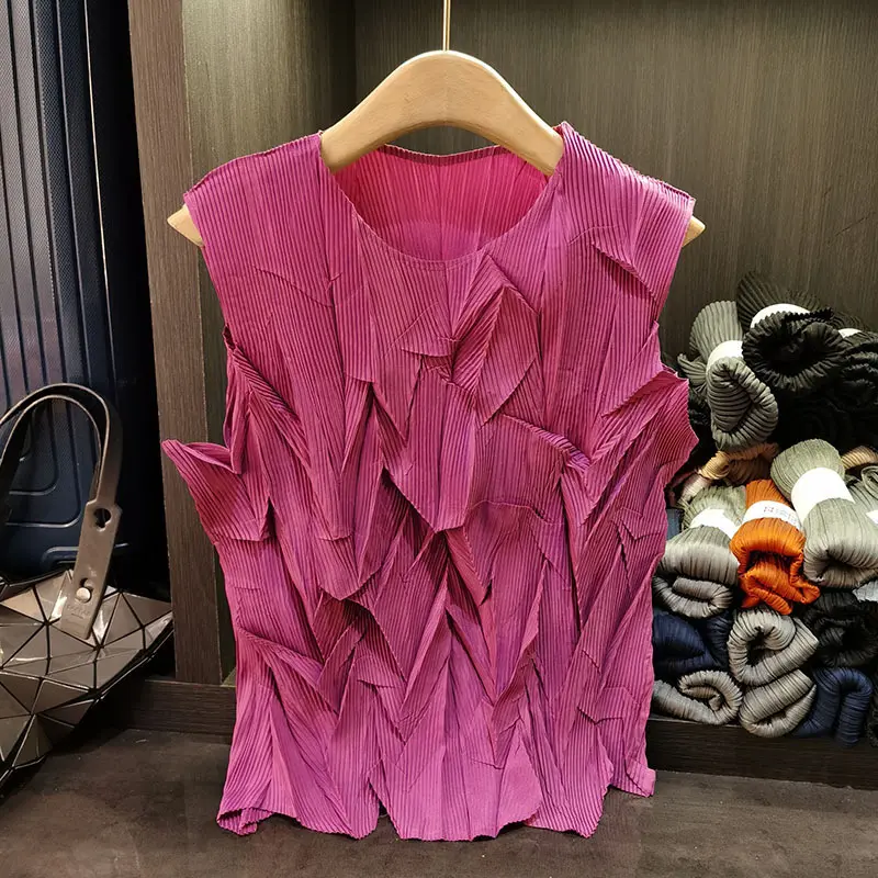 LANMREM Summer Yellow Pleated Tank Top For Women 2025 New Round Collar Loose Causal Sleeveless T-shirt Niche Chic Tee 2DB3211