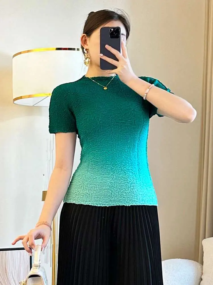LANMREM Women's Gradual Pleated Tops Fashion 2025 Summer New Female Round Neck Short-sleeved Casual Versatile T-shirt 2DE485