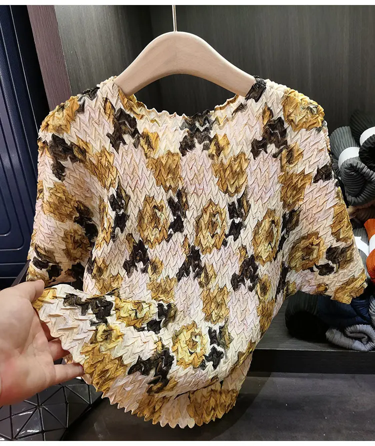 LANMREM High Qualtiy Niche Design Round Neck Printed Women's Pullover Top New Summer Casual Bat Sleeve Pleated T-shirt 2DB3302