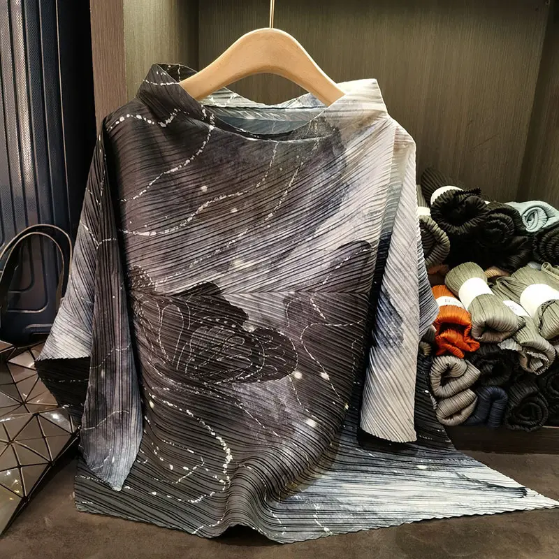 LANMREM Printting Design Irregular Pleated Top For Women 2025 New Loose Three Quarter Sleeve T-shirt Casual Pullover Tee 2DB3207