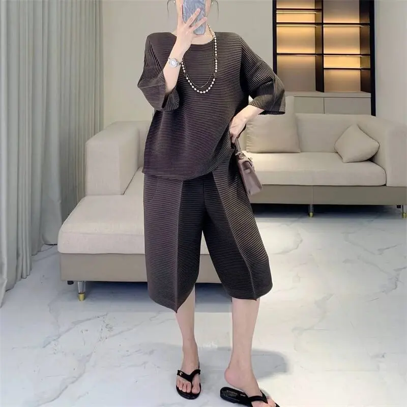 LANMREM High Quality Women Pleated Two Pieces Sest Loose Casual Round Collar T-shirt And Drawstring Elastic Waist Shorts 2DB4049