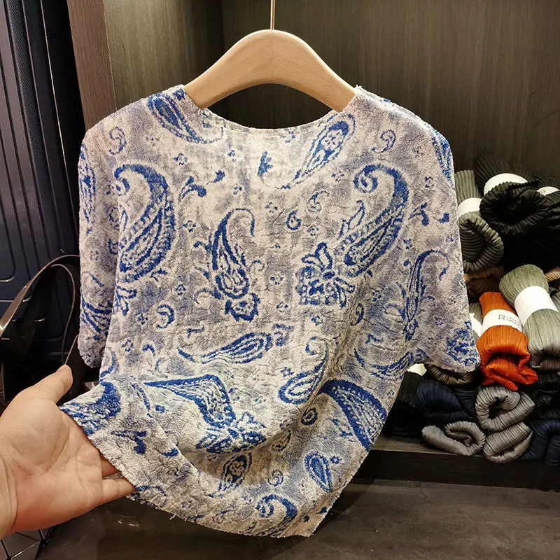 LANMREM Purple Pleated Printed T-shirts For Women Round Neck Tee Loose Casual Versatile Pullover Top Summer 2025 New 2DB3289