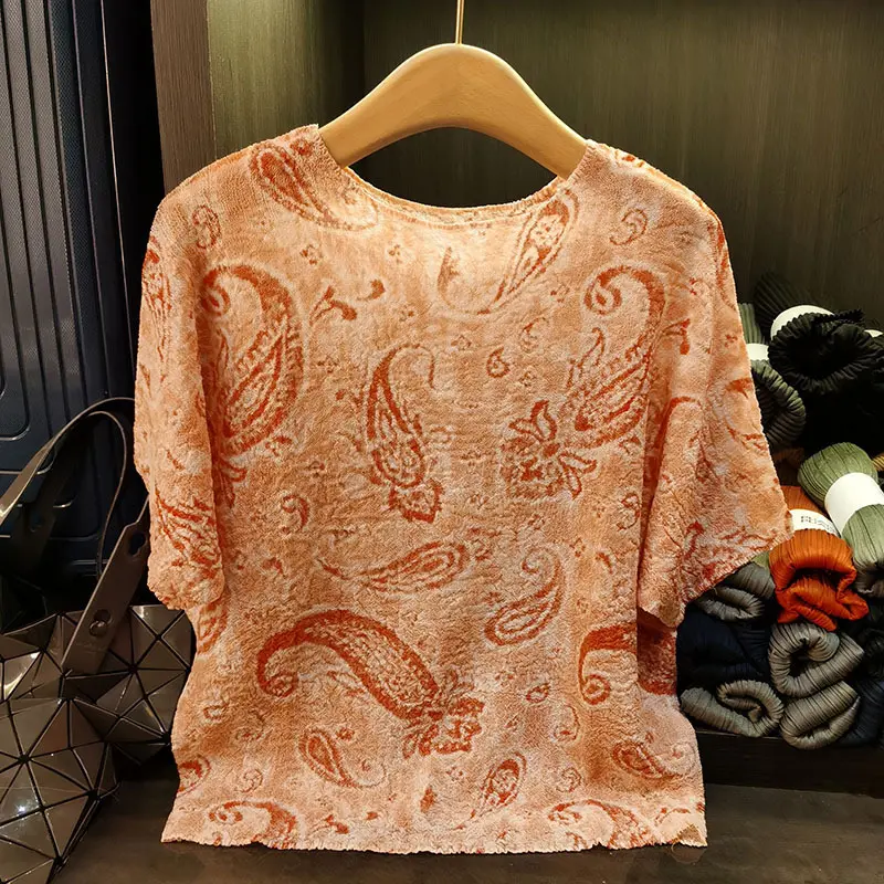 LANMREM Purple Pleated Printed T-shirts For Women Round Neck Tee Loose Casual Versatile Pullover Top Summer 2025 New 2DB3289