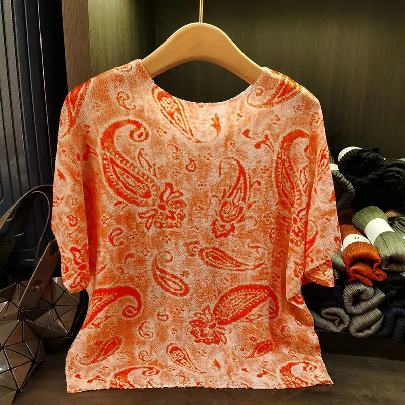 LANMREM Purple Pleated Printed T-shirts For Women Round Neck Tee Loose Casual Versatile Pullover Top Summer 2025 New 2DB3289