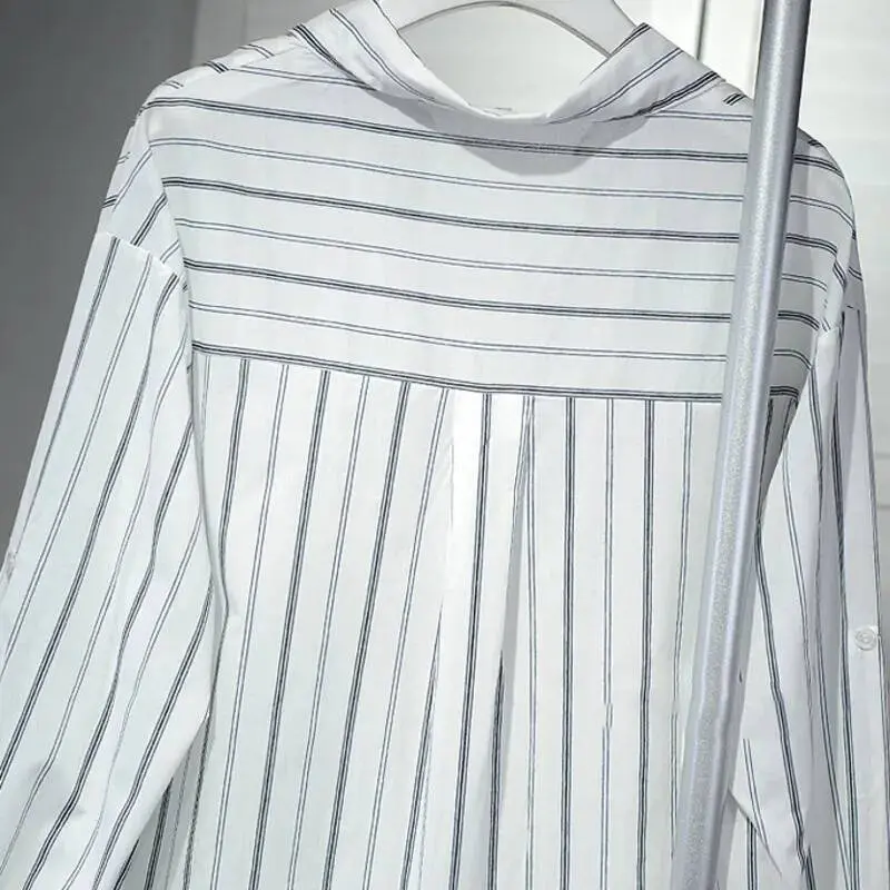 LANMREM Mid-Length White Striped Sun Protection Shirt For Women Summer Lightweight Loose Casual Long Sleeve Long Top 2DB4087