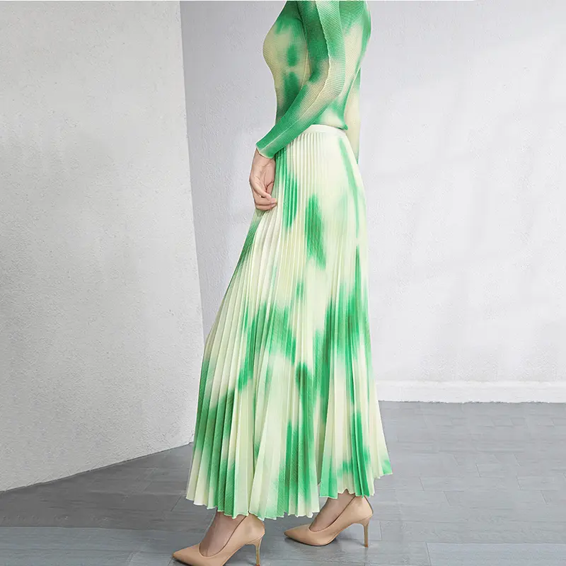 LANMREM Green Tie Dye Printting Pleated Women's Two Pieces Set Stand Collar Elastic Slim T-shirt And A-line Skirt Chic 2DB3794