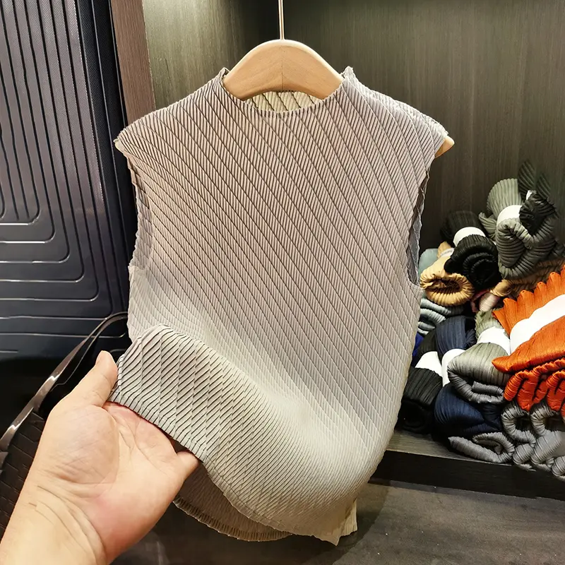 LANMREM Summer New Elegant Stand Collar Pleated Women's T-shirt Niche High-end Wrinkle Pullover Sleeveless Top Chic 2DB3798