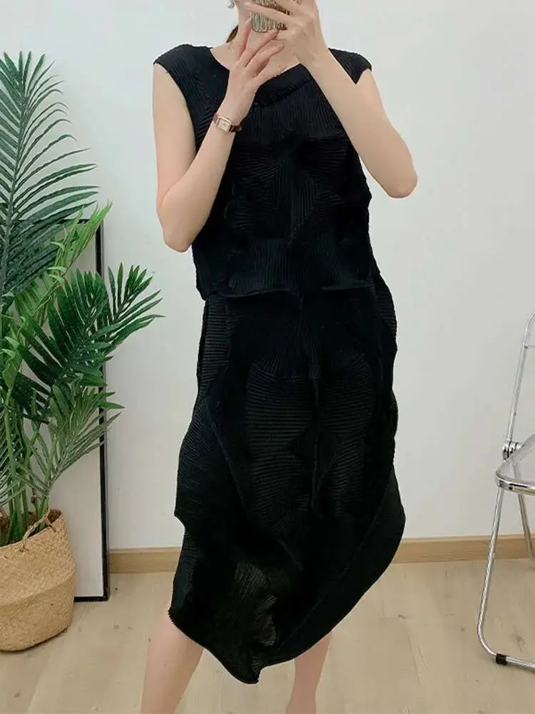 LANMREM Pleated Set Women's Irregular Handmade Tank Top+fold Skirt Two Piece Sets Female Fashion Clothes 2023 Summer New 2DA1335