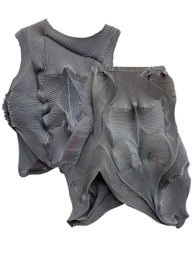 LANMREM Pleated Set Women's Irregular Handmade Tank Top+fold Skirt Two Piece Sets Female Fashion Clothes 2023 Summer New 2DA1335