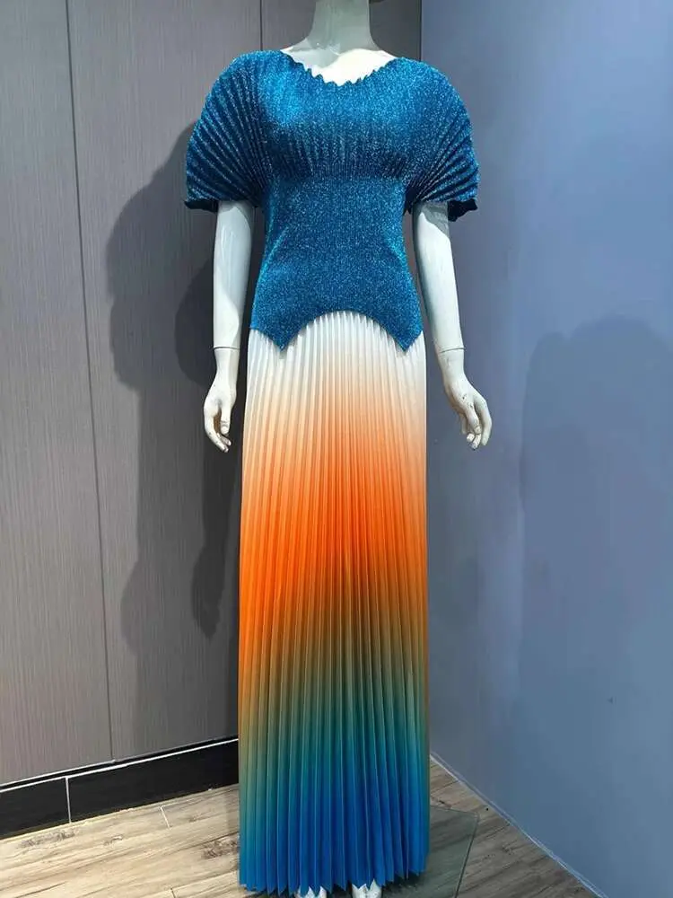 LANMREM Pleated 2 Pieces Set Women Fashion V Neck Short Batwing Sleeves Irregular Hem T-shirt + New Gradient Color Skirt 2DC1505