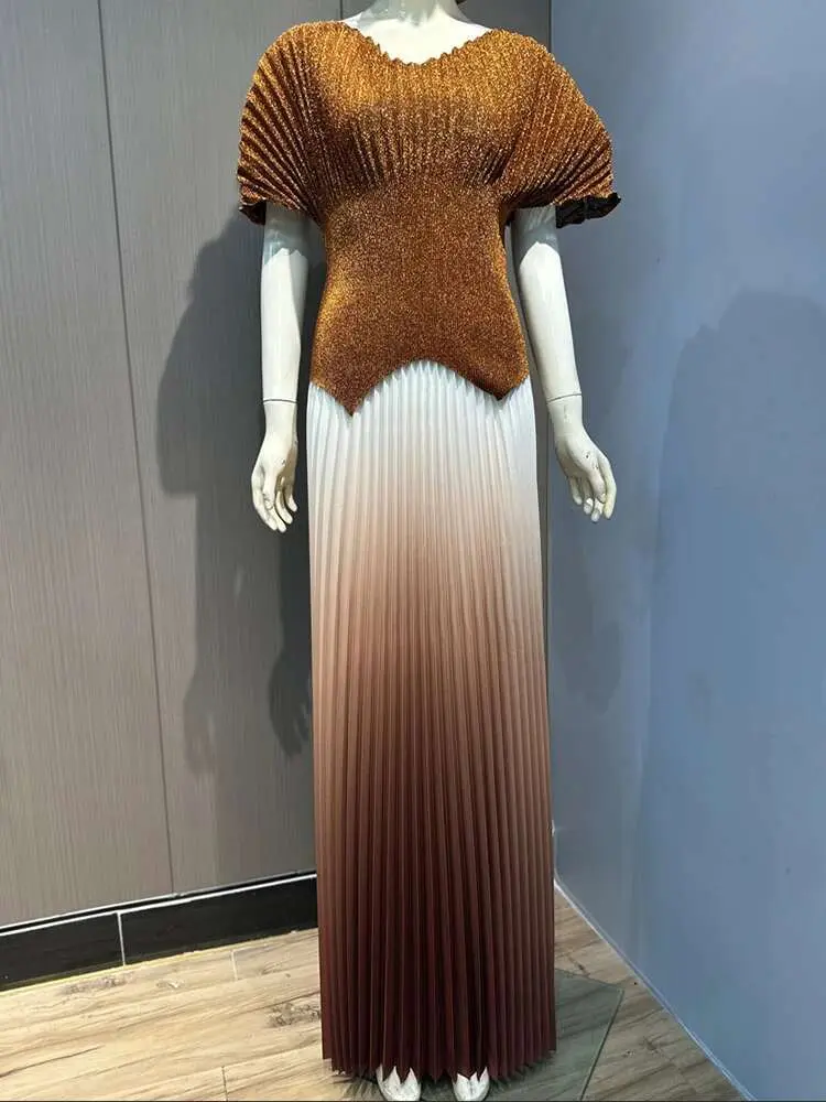 LANMREM Pleated 2 Pieces Set Women Fashion V Neck Short Batwing Sleeves Irregular Hem T-shirt + New Gradient Color Skirt 2DC1505