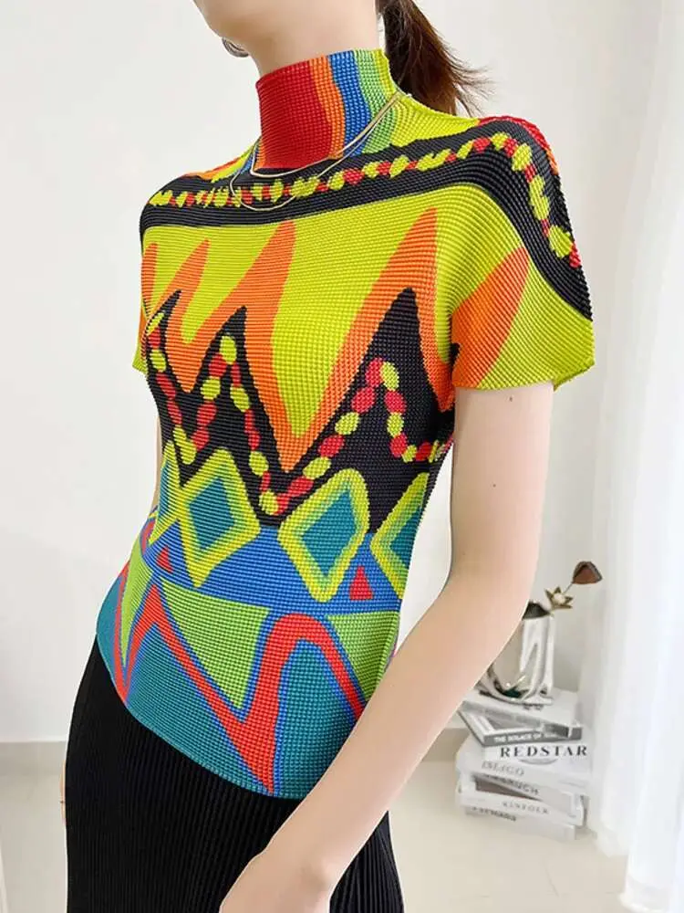 LANMREM Pleated Geometric Printed T-shirt For Women Turtleneck Short Sleeve Shirt Female Fashion Top 2025 New Summer 2N598