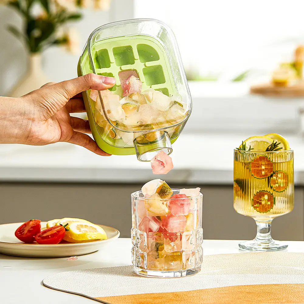 Ice Cube Tray with Lid, Touch-Free Ice Cube Bottle with Straw, Ice Cube Making Bottle, Easy Release Water Bottle Ice Mold
