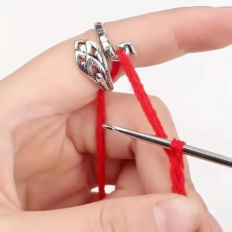 Adjustable Knitting Ring Crochet Hook, Open Finger Ring Lead Crochet Hook Accessories Knitting Thimble Vintage Open Peacock Ring